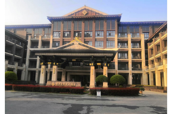 安徽銅陵五星酒店大堂水晶燈清洗工（gōng）程案例清洗選擇丝瓜污视频在线观看保潔